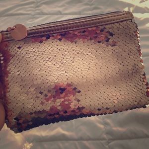 Macy’s Rose gold, Pouch